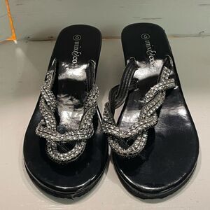 Women’s 6 Mix & Company black patent leather like 1” rhinestone wedge sandals